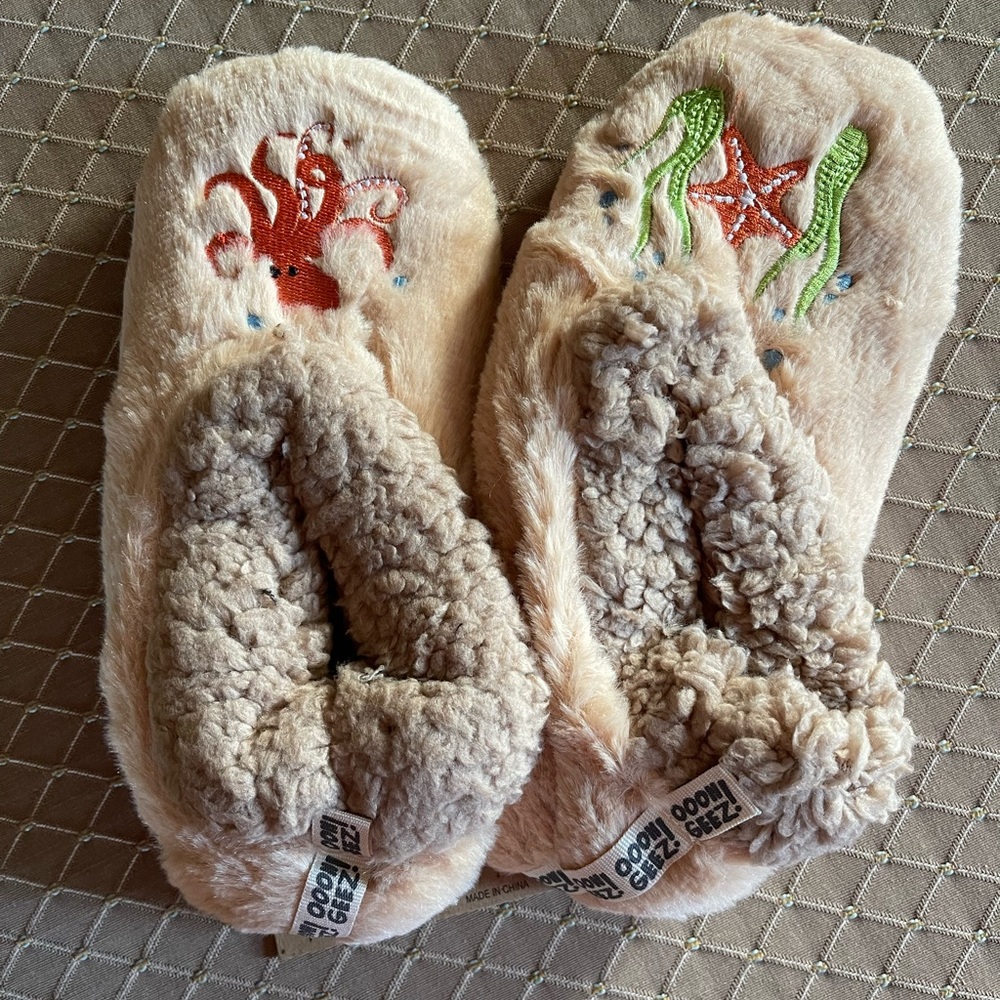 NWT OOOH GEEZ Slippers